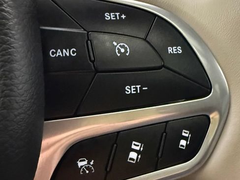 Used 2021 Chrysler Pacifica Limited w/ Uconnect Theater Family Group AWD/4WD image 51