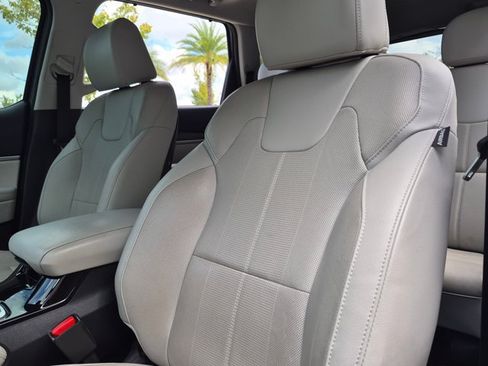 Used 2022 Kia Telluride EX w/ Towing Package FWD image 13
