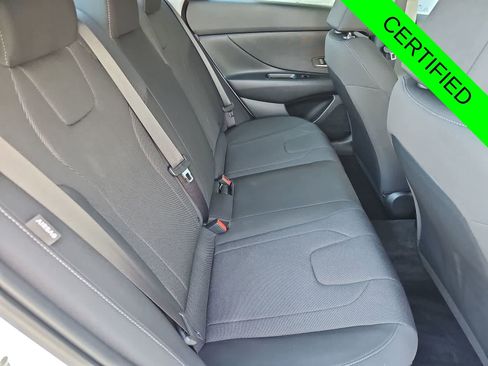 Used 2025 Hyundai Elantra SE image 17