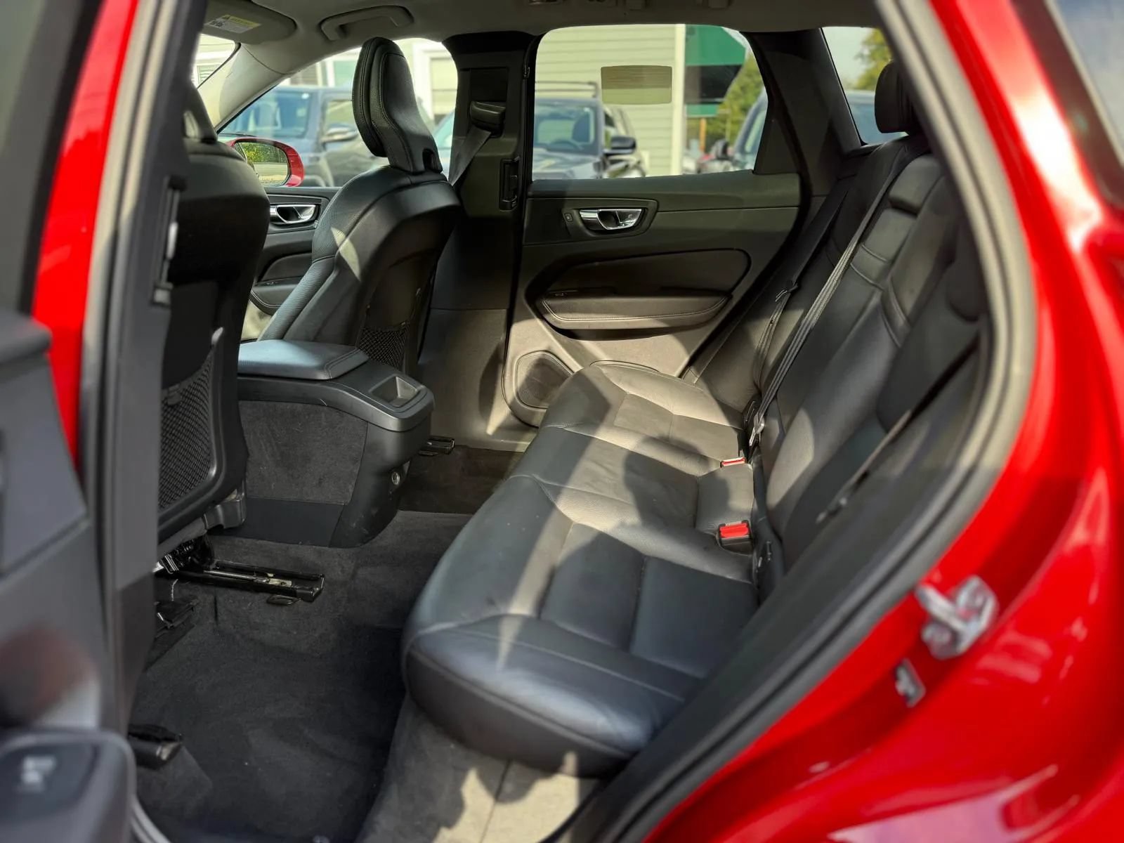 Used 2020 Volvo XC60 T6 Momentum AWD/4WD image 11
