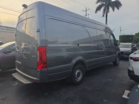 Used 2024 Mercedes-Benz Sprinter 2500 image 2