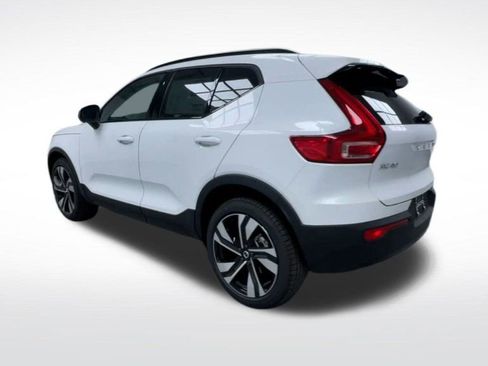 New 2026 Volvo XC40 B5 Ultra w/ Protection Package Premier image 22