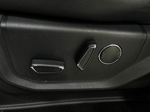 Used 2019 Ford Expedition Limited w/ Equipment Group 302A AWD/4WD image 17