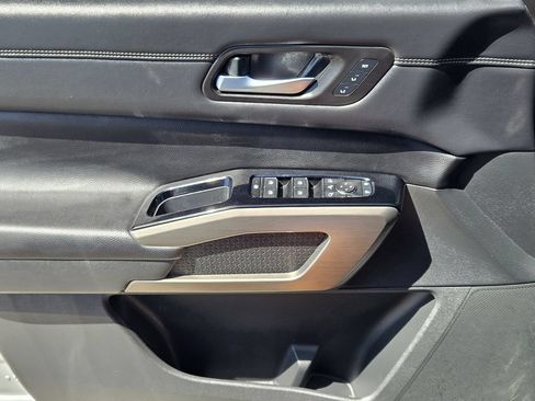Used 2024 Nissan Pathfinder Platinum AWD/4WD image 19