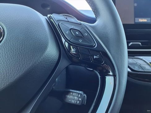 Used 2021 Toyota C-HR XLE image 7