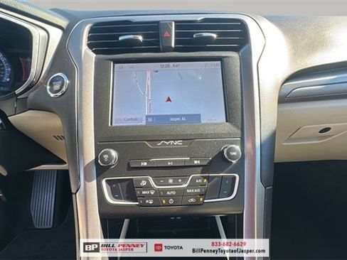 Used 2020 Ford Fusion SE image 14