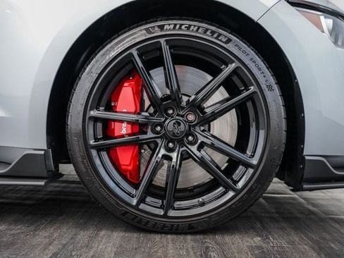 Used 2021 Ford Mustang Shelby GT500 w/ Technology Package RWD image 40