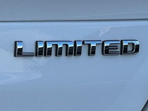 Used 2023 Jeep Grand Cherokee L Limited AWD/4WD image 11