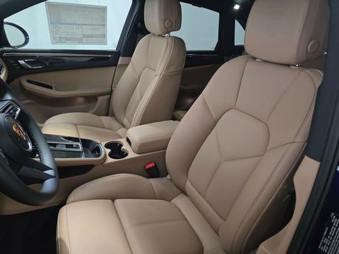 New 2026 Porsche Macan AWD/4WD image 5