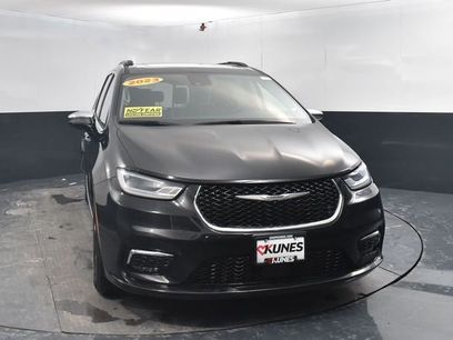 Used 2023 Chrysler Pacifica Limited