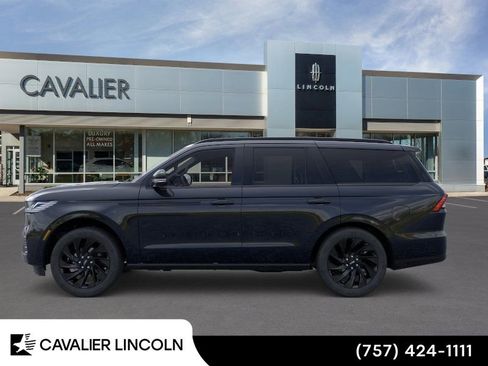 Used 2025 Lincoln Navigator Reserve w/ Jet Appearance Package image 3