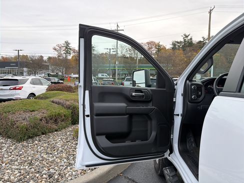 Used 2024 GMC Sierra 2500 Pro w/ Convenience Package image 11