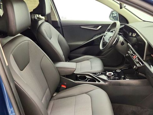 Used 2025 Kia Niro EX FWD image 22