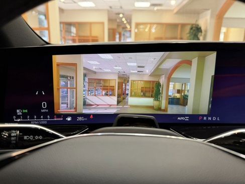 Used 2025 Cadillac Escalade ESV Sport w/ Touring Package image 9