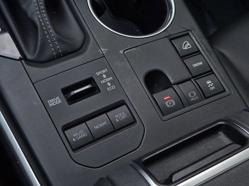 Certified 2024 Toyota Highlander XLE image 19