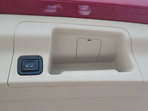 Used 2020 GMC Acadia Denali w/ Technology Package FWD image 11