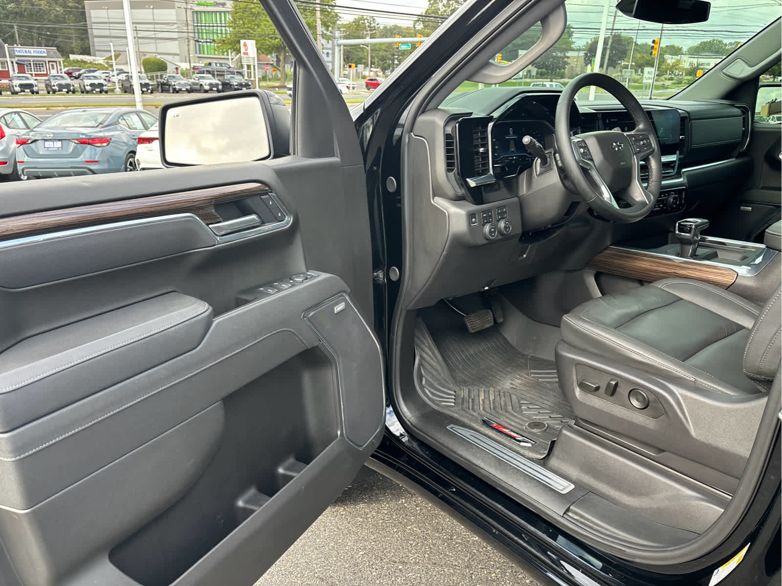Certified 2025 Chevrolet Silverado 1500 LT Trail Boss w/ LT Trail Boss Premium Package AWD/4WD image 7