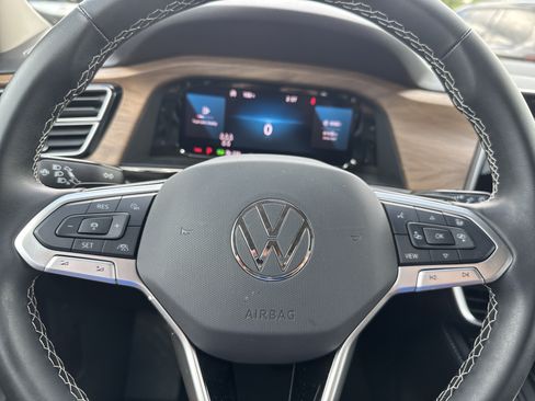Certified 2025 Volkswagen Atlas SE FWD image 10
