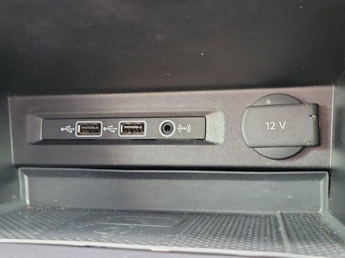 Used 2020 Volkswagen Tiguan SE image 34