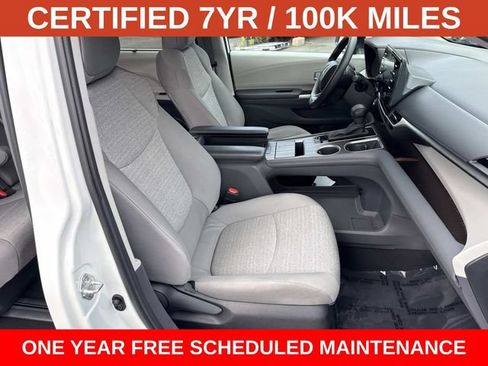 Used 2024 Toyota Sienna LE AWD/4WD image 9