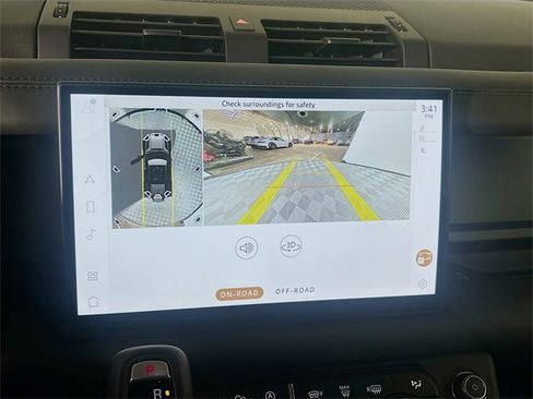 Used 2025 Land Rover Defender 110 X-Dynamic SE image 17