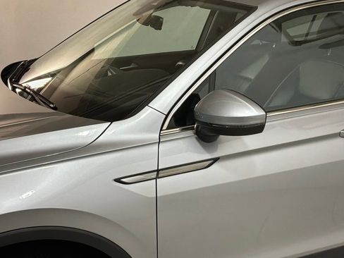 Used 2022 Volkswagen Tiguan SE AWD/4WD image 26
