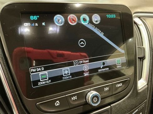 Used 2018 Chevrolet Malibu Premier w/ Premier Sun and Wheel Package image 25