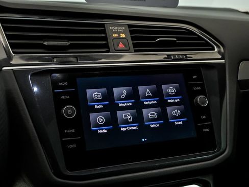 Certified 2024 Volkswagen Tiguan SE R-Line AWD/4WD image 20