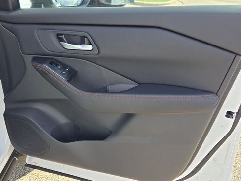 Used 2025 Nissan Rogue SV AWD/4WD image 7