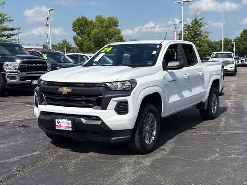 Used 2024 Chevrolet Colorado LT AWD/4WD image 2