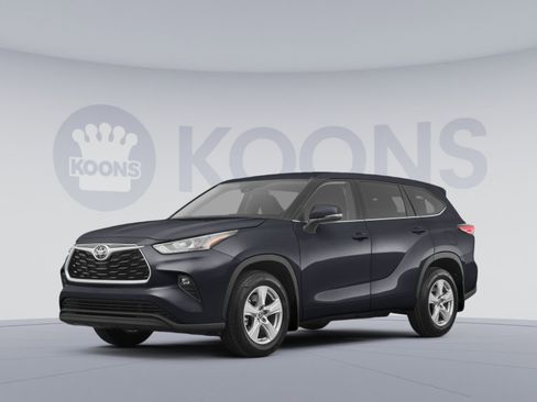 Used 2024 Toyota Highlander LE image 1