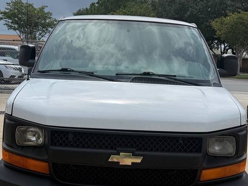 Used 2014 Chevrolet Express 2500 RWD image 11