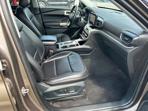 Used 2021 Ford Explorer XLT w/ Equipment Group 202A AWD/4WD image 53