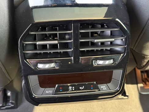Used 2025 BMW iX xDrive50 AWD/4WD image 23