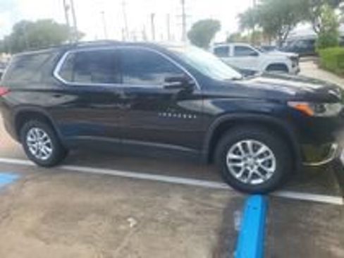 Used 2021 Chevrolet Traverse LT FWD image 1