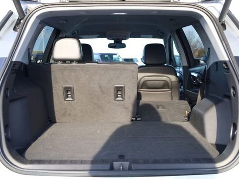 Used 2024 GMC Terrain SLT image 24