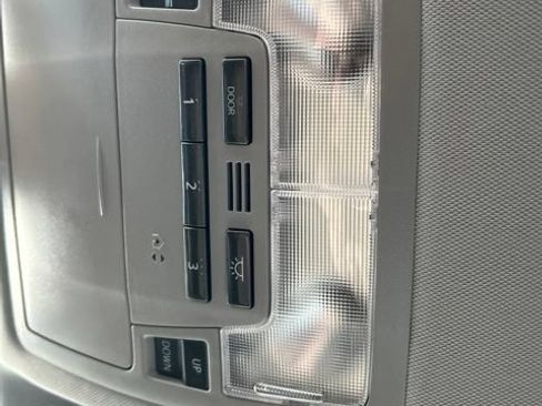 Used 2019 Toyota Highlander XLE AWD/4WD image 12
