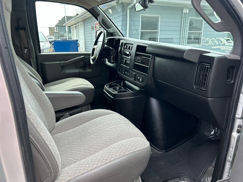 Used 2017 Chevrolet Express 3500 LT w/ LT Preferred Equipment Group image 27