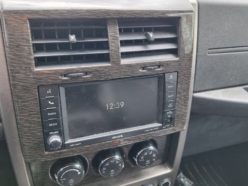 Used 2012 Jeep Liberty Limited Jet w/ Comfort/Convenience Group image 3