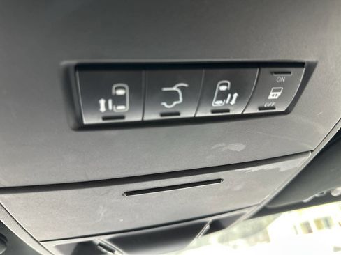 Used 2019 Dodge Grand Caravan GT image 17