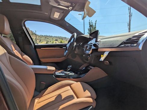Used 2025 BMW X4 xDrive30i image 21
