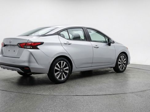 Used 2025 Nissan Versa SV FWD image 9
