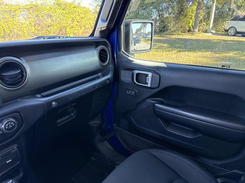 Used 2018 Jeep Wrangler Unlimited Sport S image 25