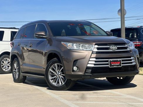 Used 2019 Toyota Highlander XLE image 3