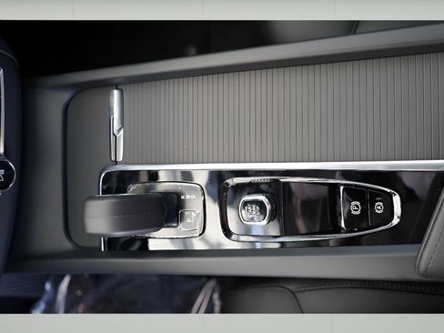 New 2025 Volvo XC60 B5 Core w/ Climate Package image 10