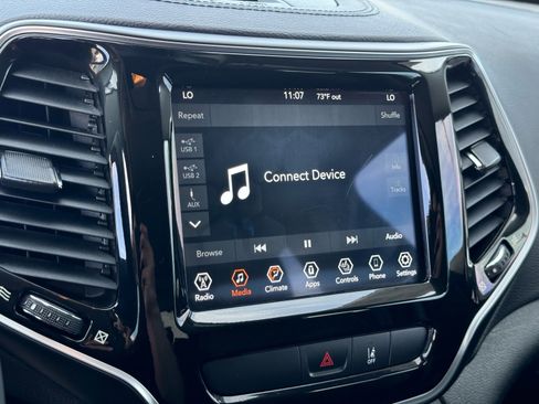 Used 2022 Jeep Cherokee Limited image 28