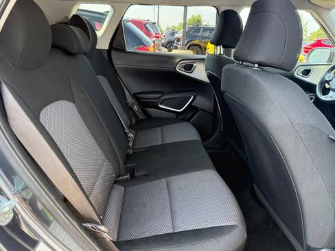 Used 2022 Kia Soul LX w/ Technology Package FWD image 7