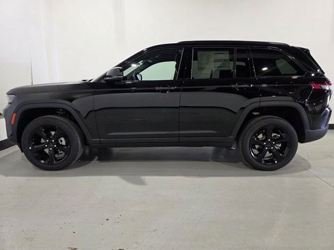 New 2025 Jeep Grand Cherokee Altitude AWD/4WD image 15
