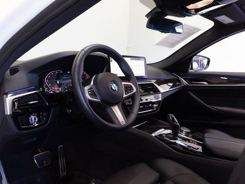 Used 2022 BMW 540i w/ M Sport Package image 16