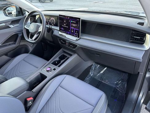 New 2026 Volkswagen Tiguan SE image 12